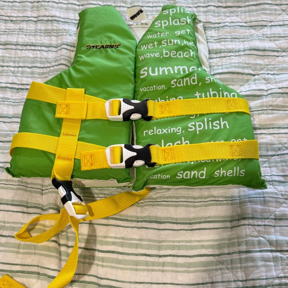 Green Kids Life Jacket by Stearns. Child 30-50lb